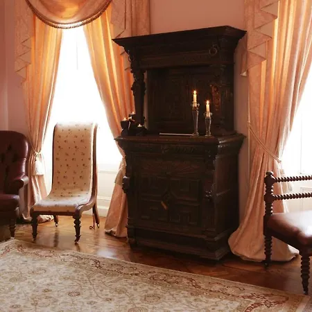 Crotty's Pub & Отель *