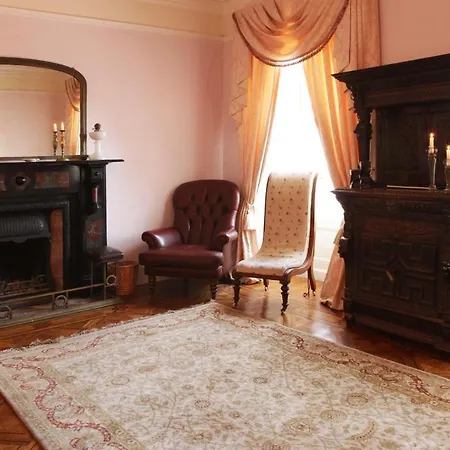 Отель Crotty's Pub &