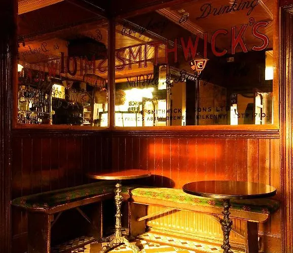 Hotel Crotty's Pub &