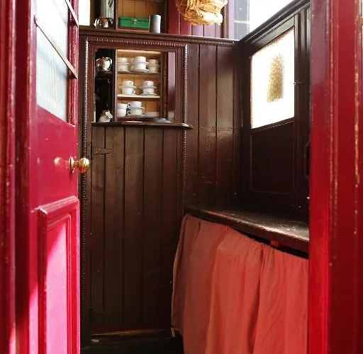 Otel Crotty's Pub & *