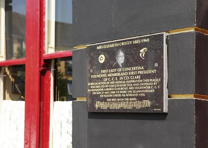 Otel Crotty's Pub & *